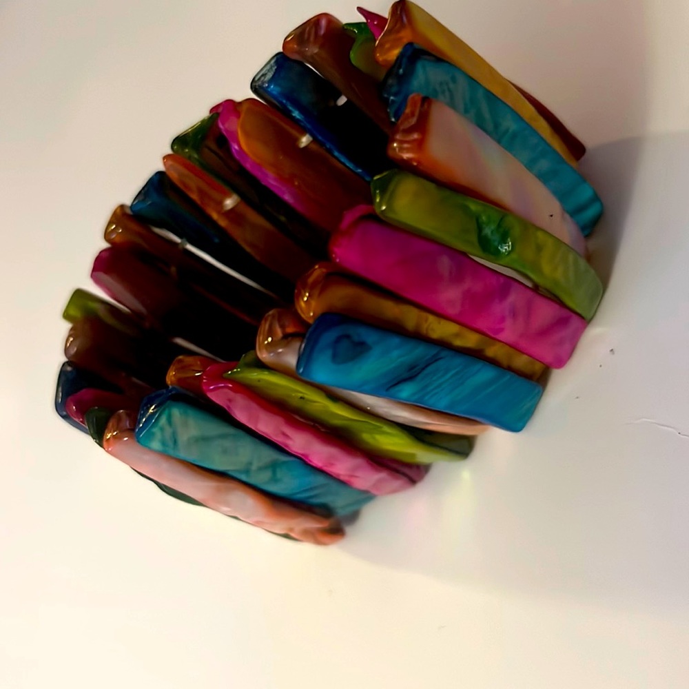 Vibrant vintage seashell stretch bracelet